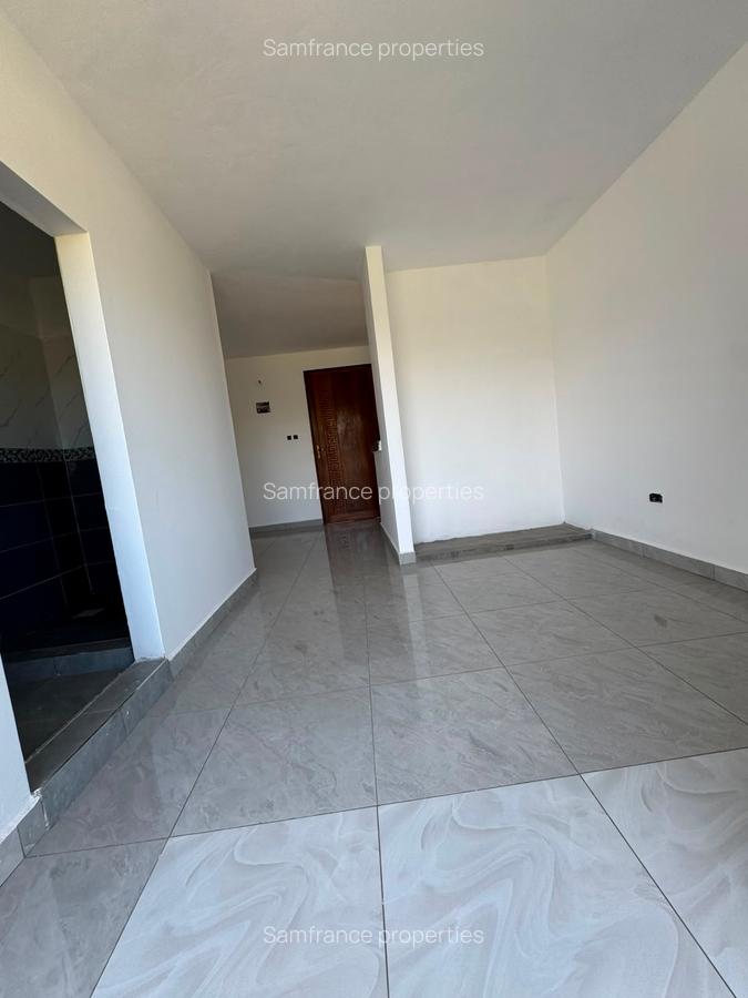 Serviced Studio Apartment with En Suite at Beach Road - 7