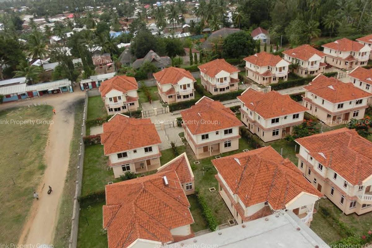 4 Bed Townhouse with En Suite in Nyali Area - 12