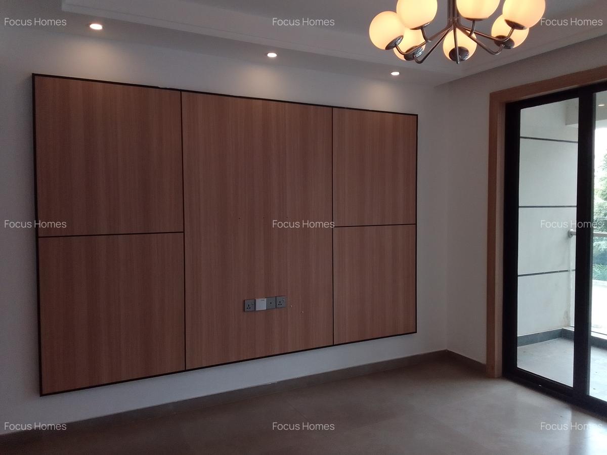 2 Bed Apartment with En Suite in Riverside - 5