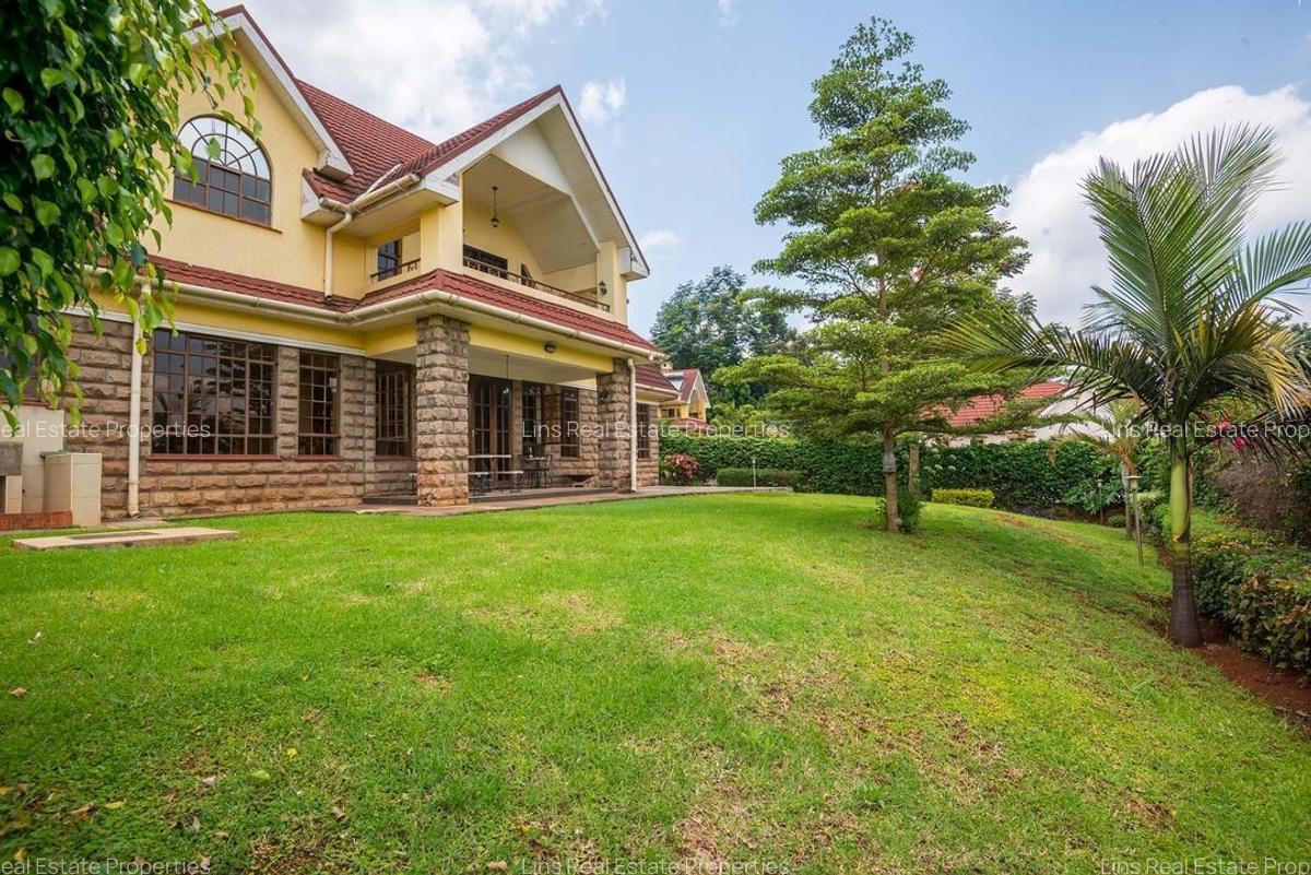 4 Bed Townhouse with En Suite in Rosslyn - 2