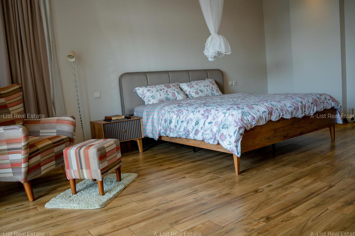 4 Bed Apartment with En Suite at Riverside Drive - 13