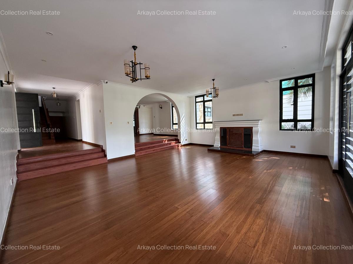 5 Bed House with En Suite in Runda - 2