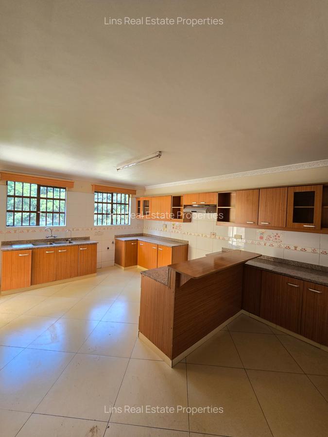 4 Bed House with En Suite in Runda - 18