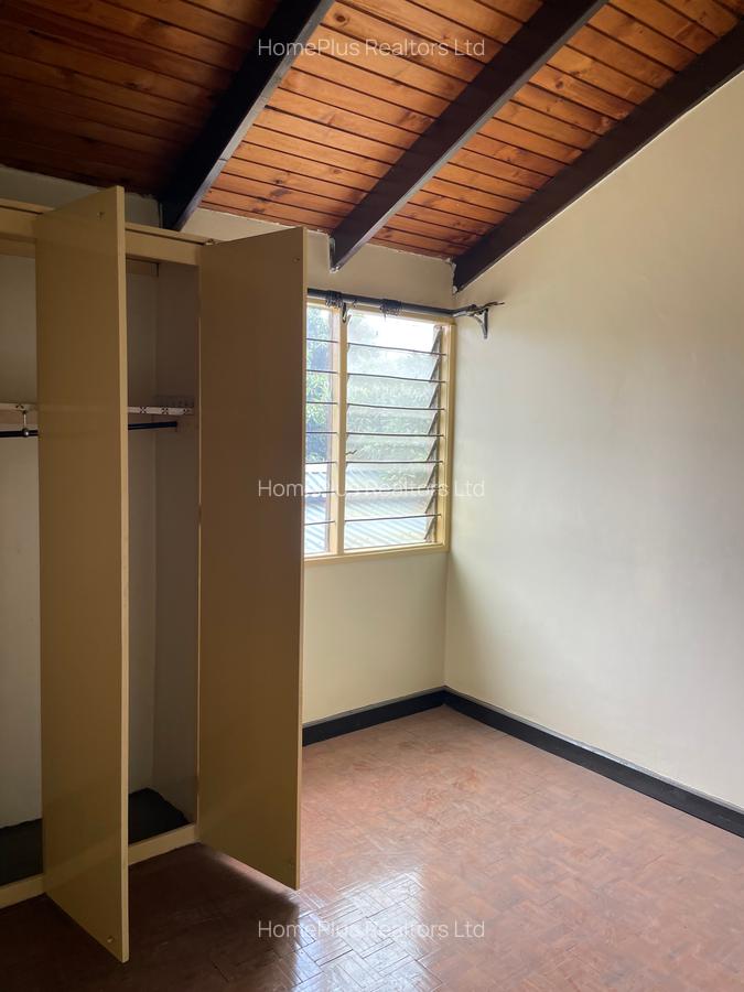 3 Bed House with En Suite at Green Fields Estate - 9