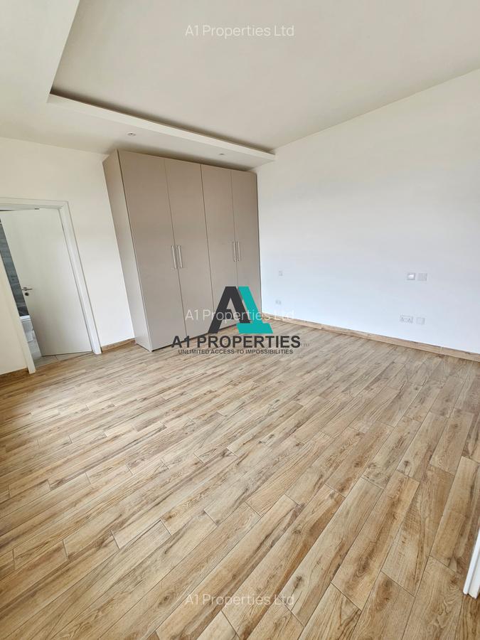 4 Bed Apartment with En Suite in Riverside - 10