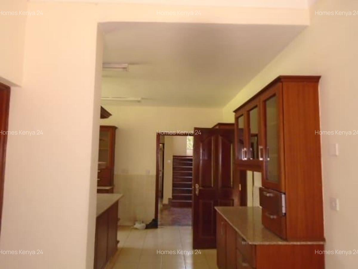 5 Bed House at Rosslyn Lone Tree - 12
