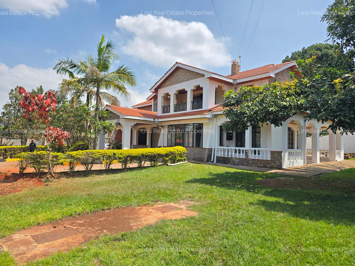 5 Bed House with En Suite in Runda - 1