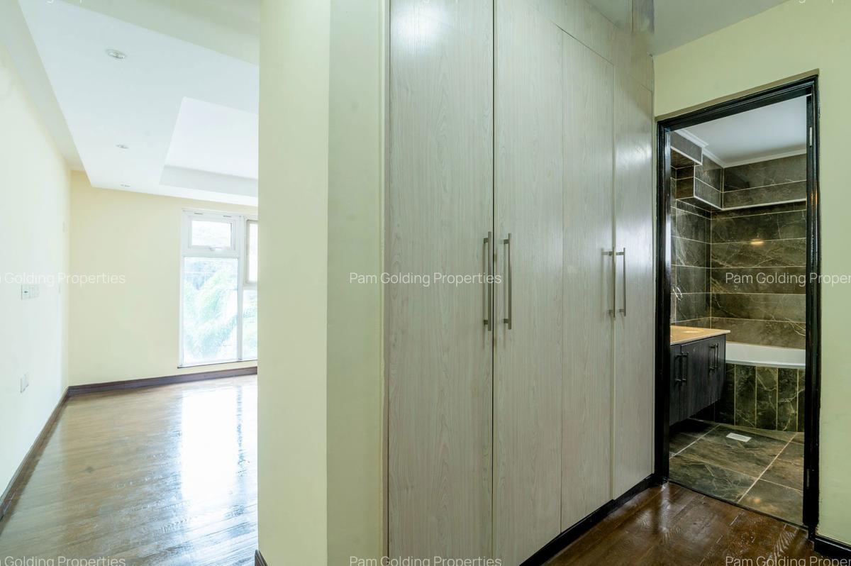 3 Bed Apartment with En Suite in Riverside - 7