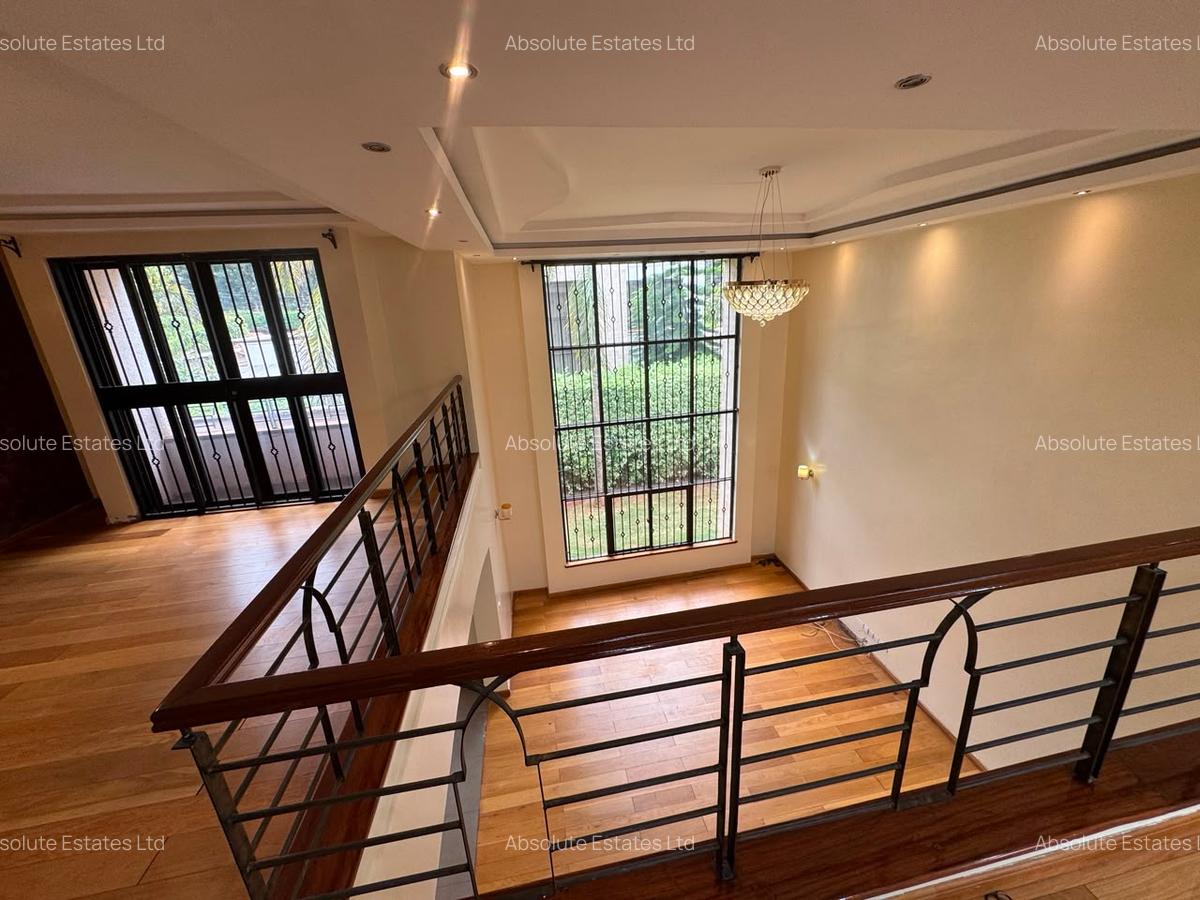 5 Bed Townhouse with Garden in Lavington - 12