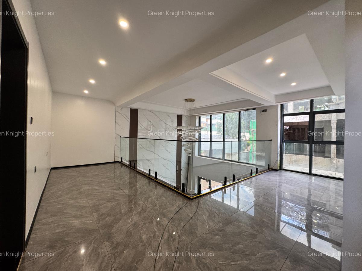 5 Bed Townhouse with En Suite in Lavington - 15