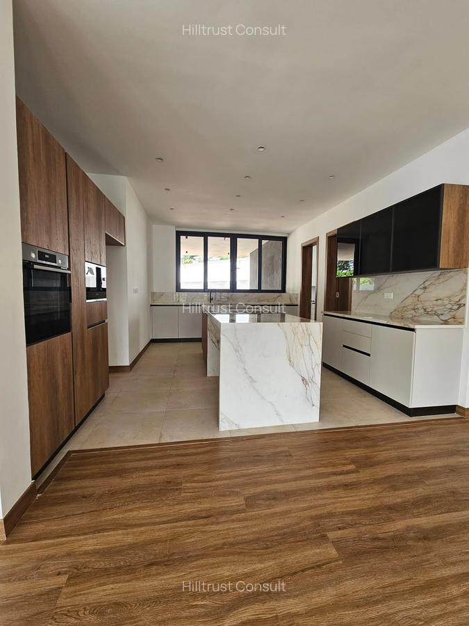 5 Bed House with En Suite in Nyari - 2