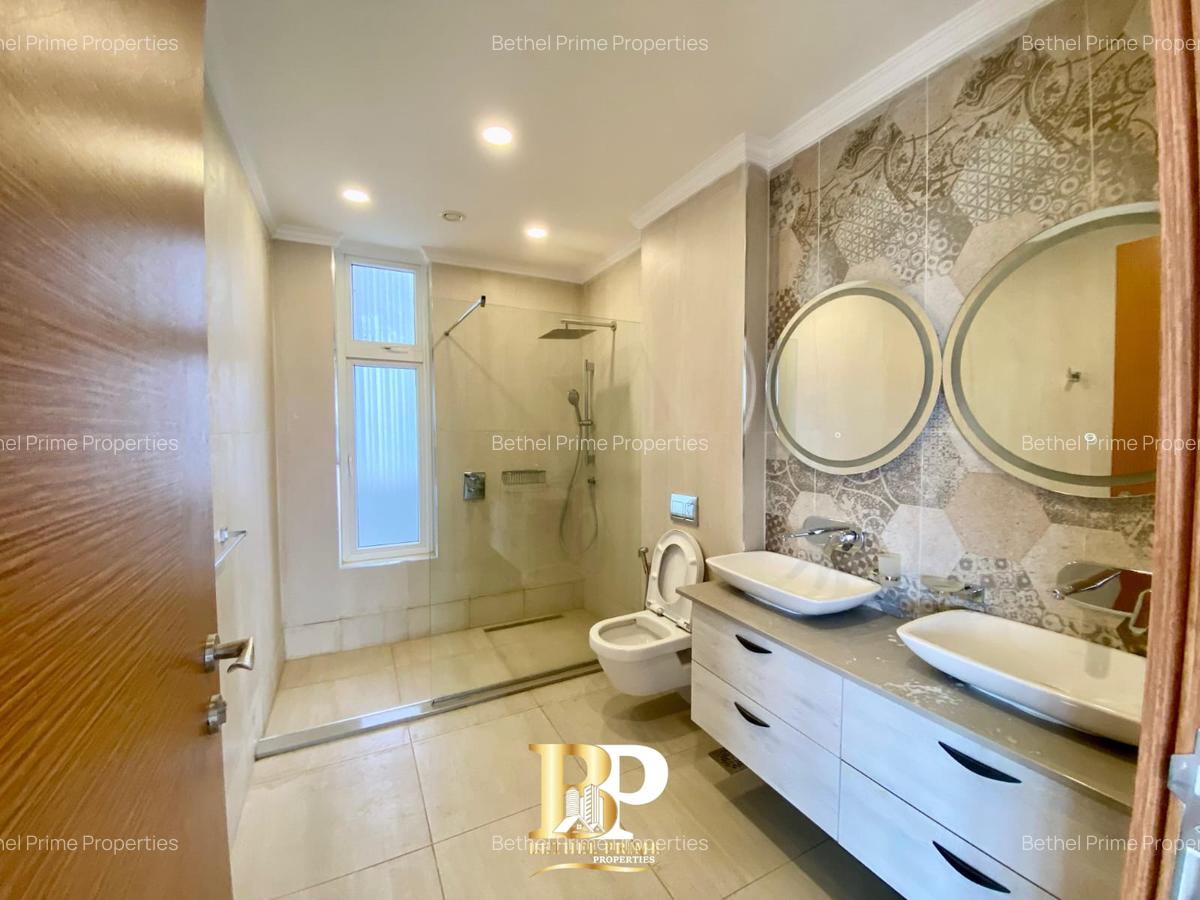 4 Bed Apartment with En Suite in Parklands - 17