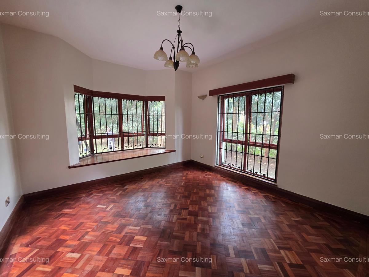 5 Bed House with En Suite in Runda - 2