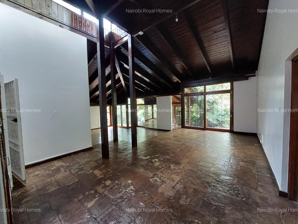 4 Bed House with En Suite at Lake View - 18