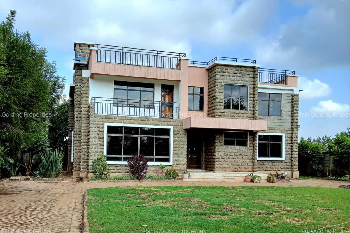 4 Bed House with En Suite at Membley - 1