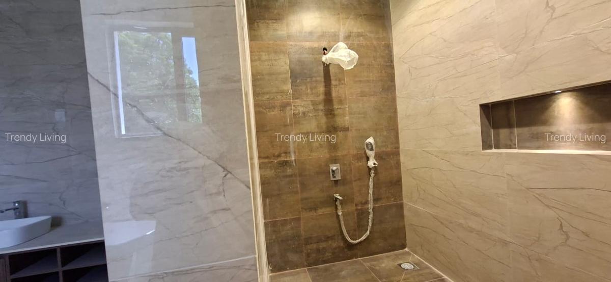 5 Bed Townhouse with En Suite in Lavington - 16