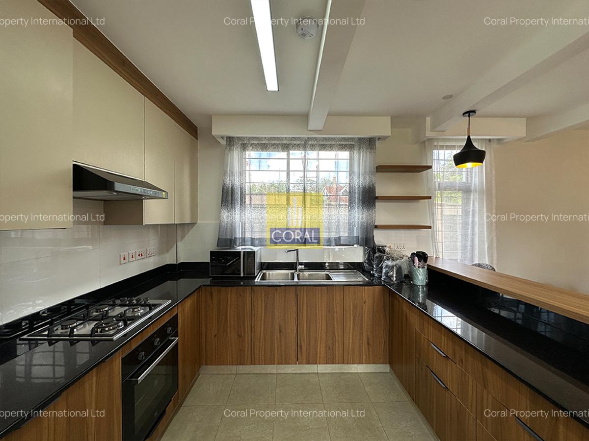 2 Bed Apartment in Ridgeways - 5