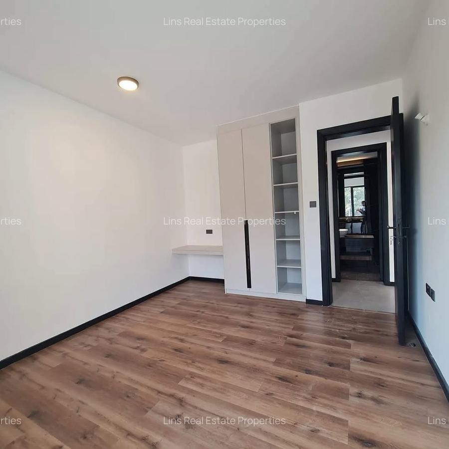 Serviced 2 Bed Apartment with En Suite in Spring Valley - 3