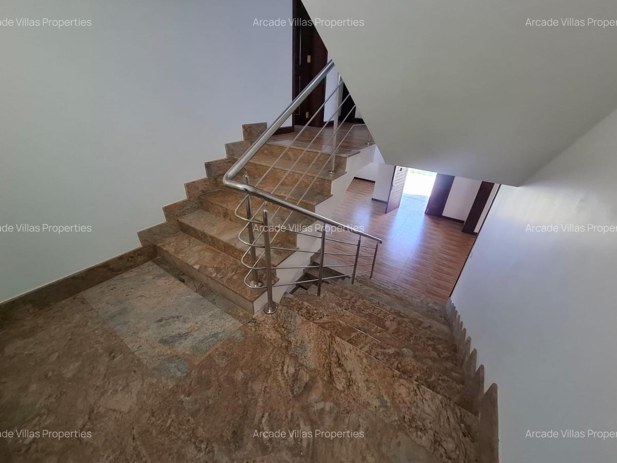 5 Bed House with En Suite in Lavington - 4