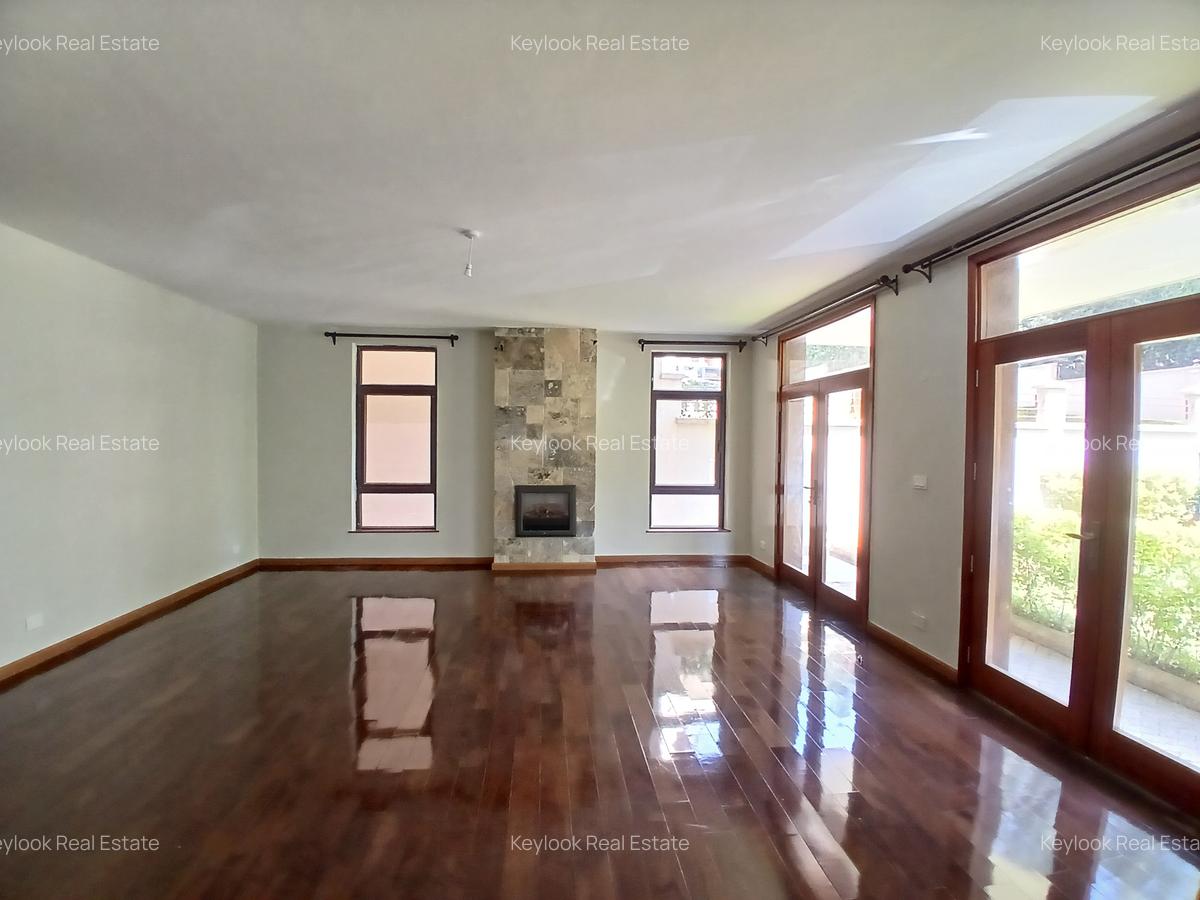 5 Bed Townhouse with En Suite at Lavington Green - 17