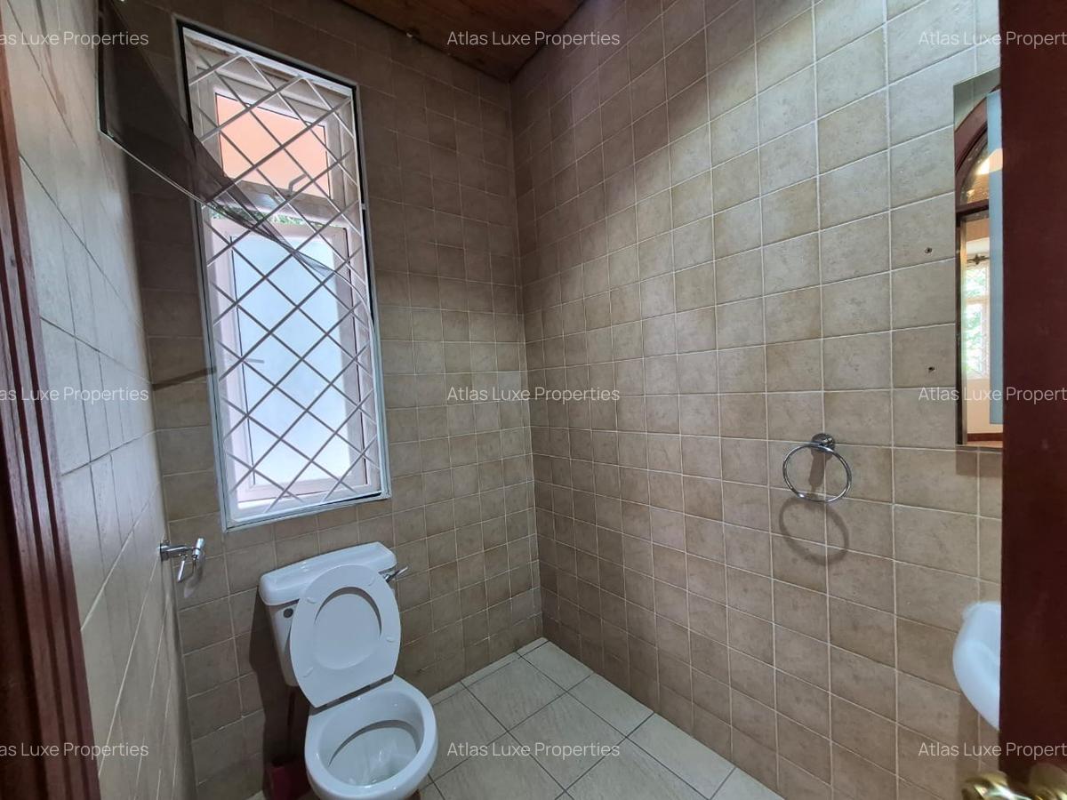 4 Bed Townhouse with En Suite at Rosslyn - 6