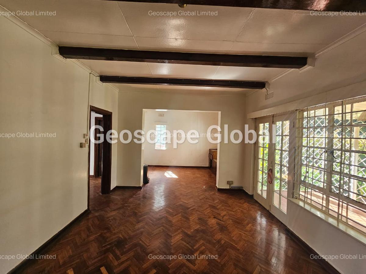 2 Bed House with En Suite in Rosslyn - 11