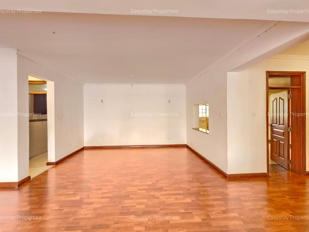 3 Bed Apartment with En Suite in Brookside - 4