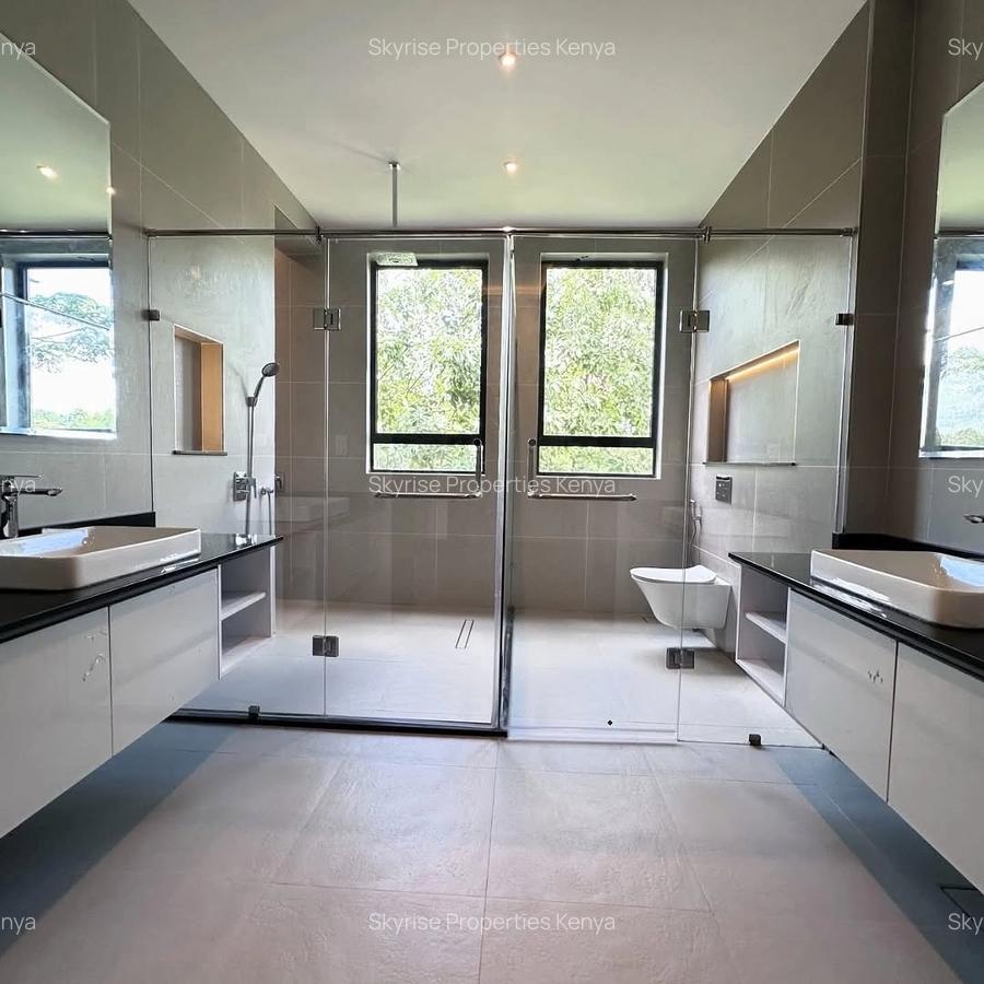 5 Bed Townhouse with En Suite in Kitisuru - 3