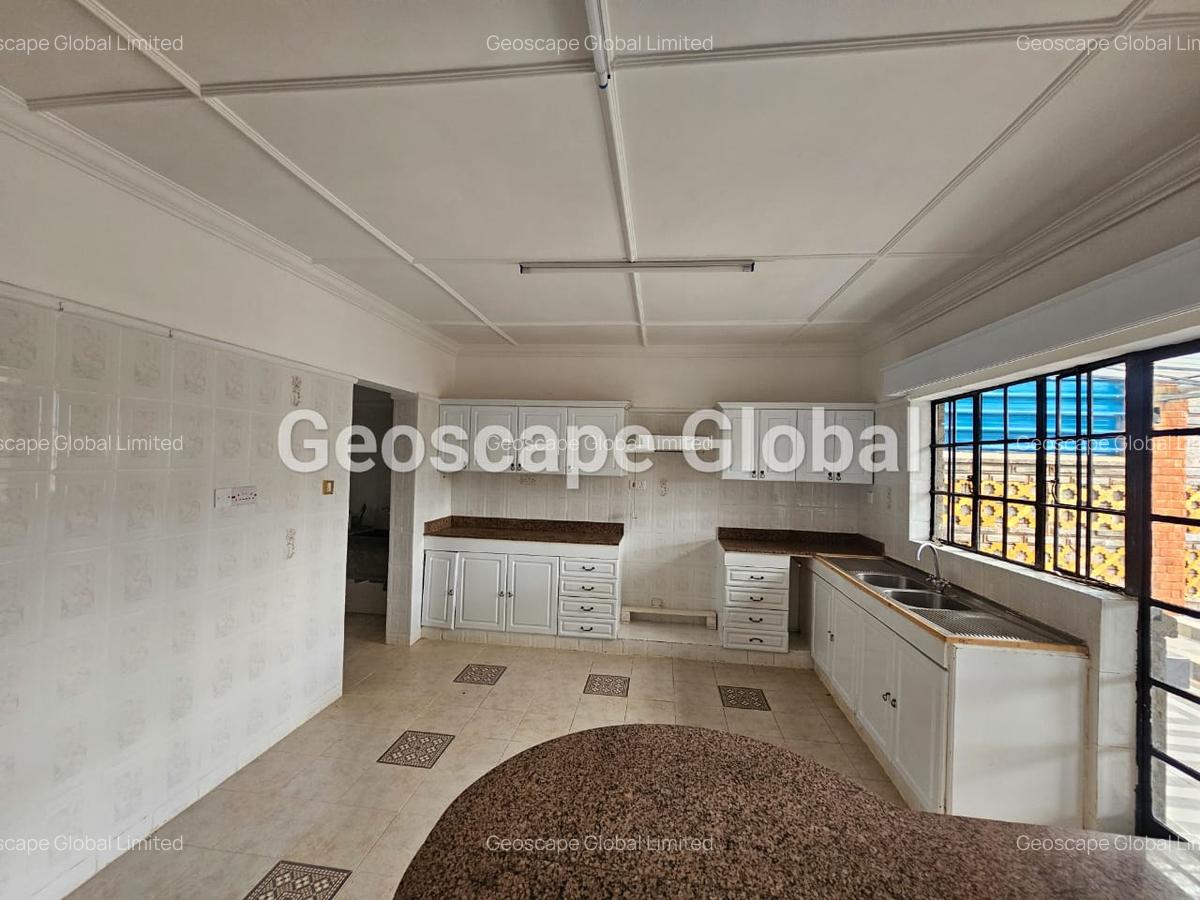 5 Bed Townhouse with En Suite in Spring Valley - 11