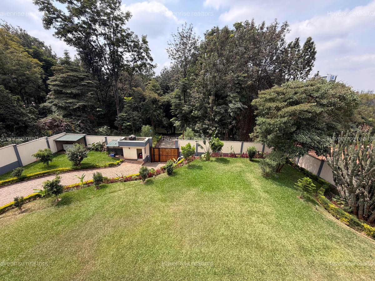 5 Bed House with En Suite at Rosslyn - 19
