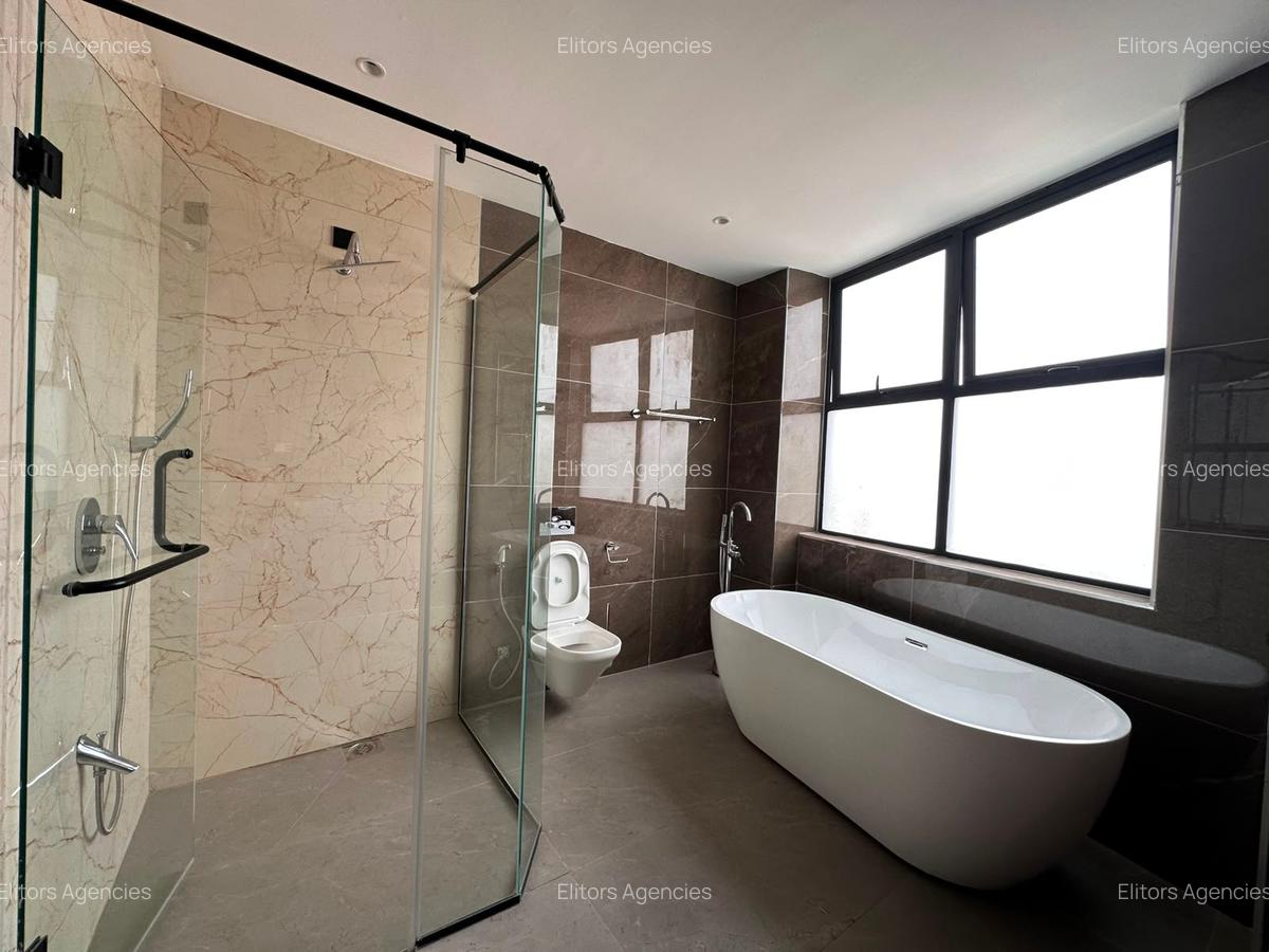3 Bed Apartment with En Suite at Riverside Drive - 17