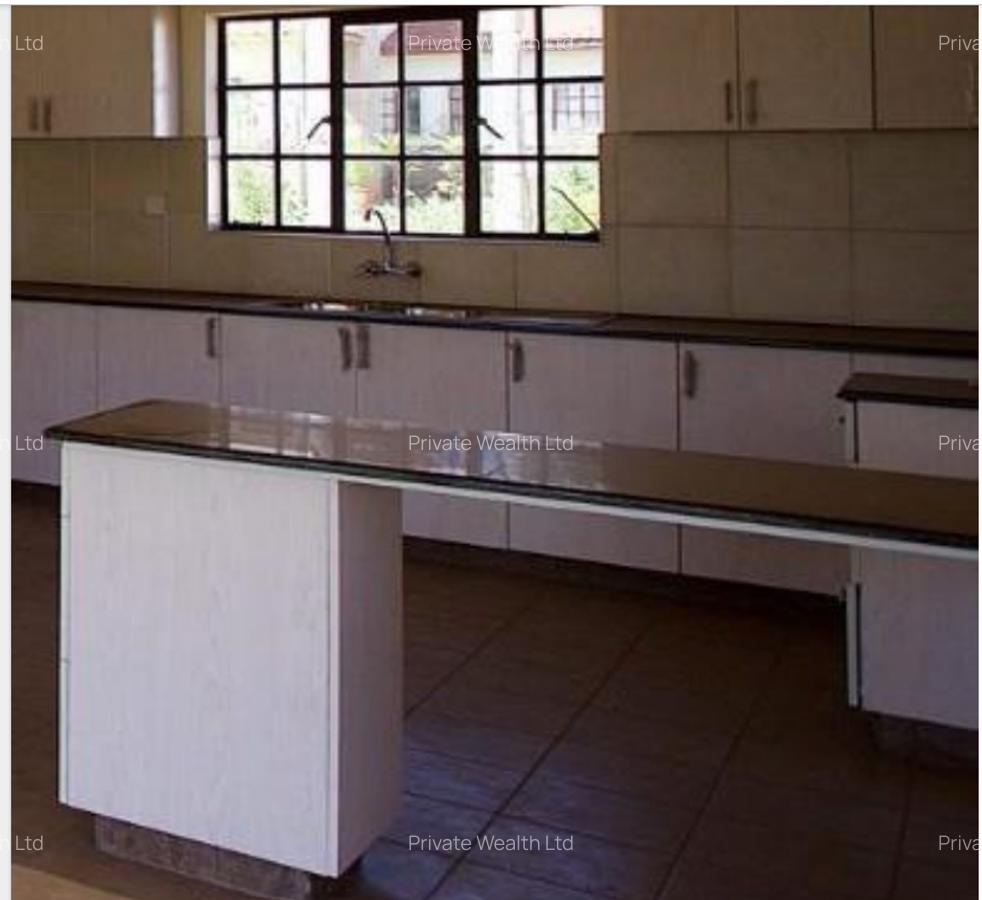 4 Bed Villa with En Suite at Redhill Road - 2