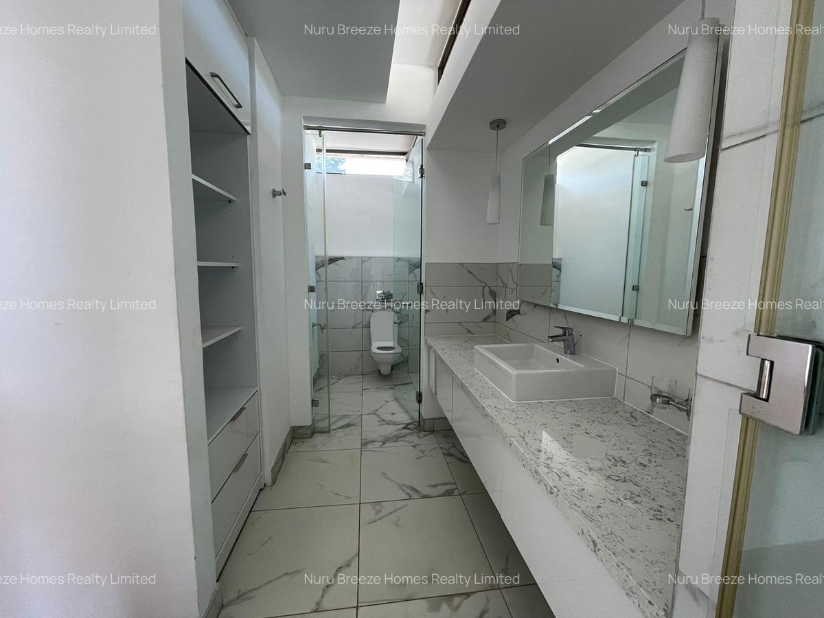 5 Bed Townhouse with En Suite in Karen - 6