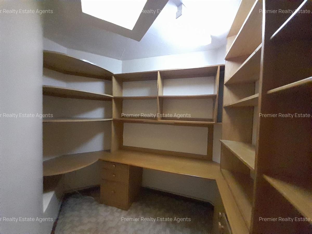 5 Bed Villa with En Suite at Rhapta Road - 6