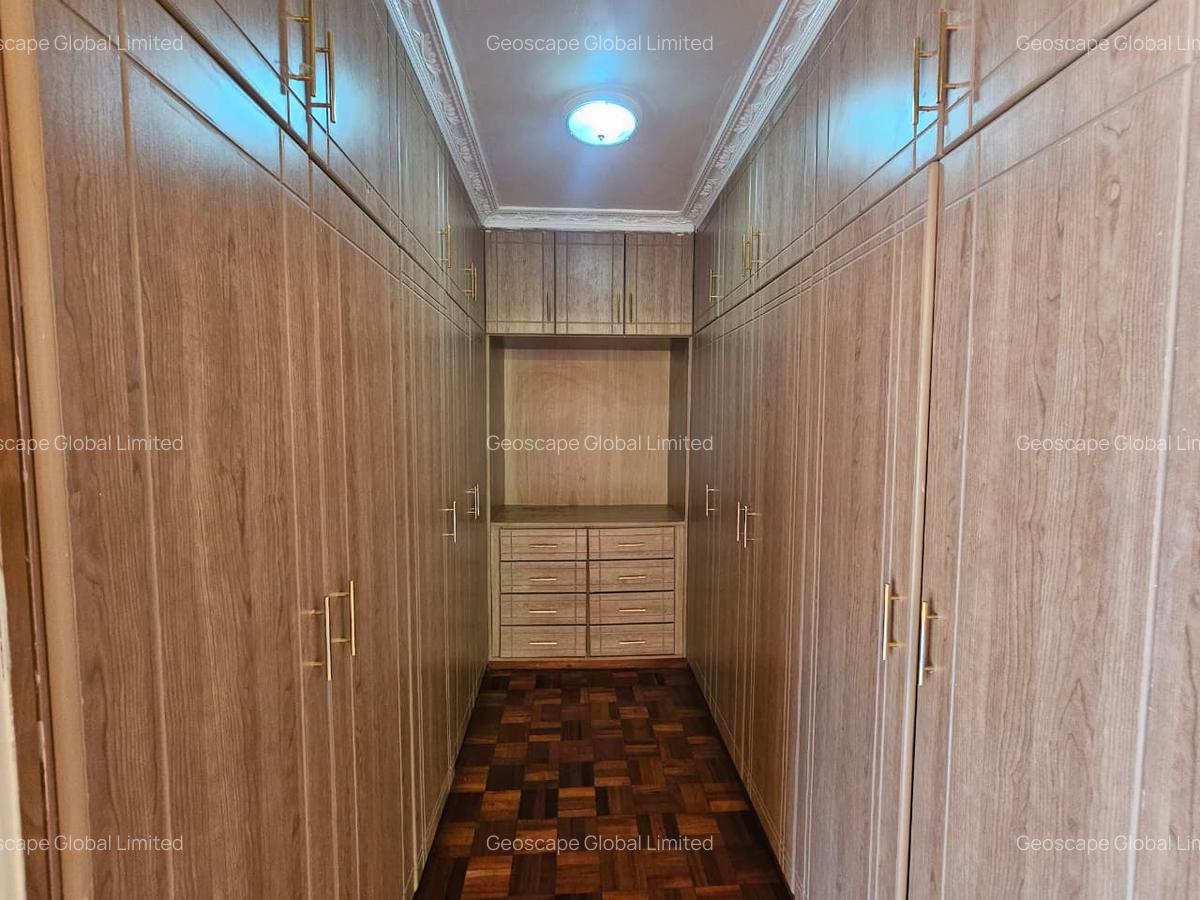 5 Bed Townhouse with En Suite in Lavington - 7