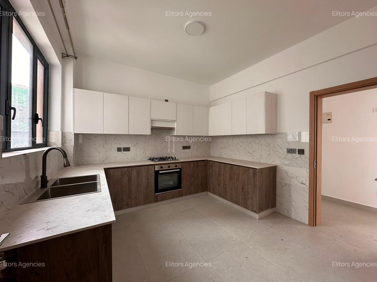 3 Bed Apartment with En Suite at Brookside Drive - 5