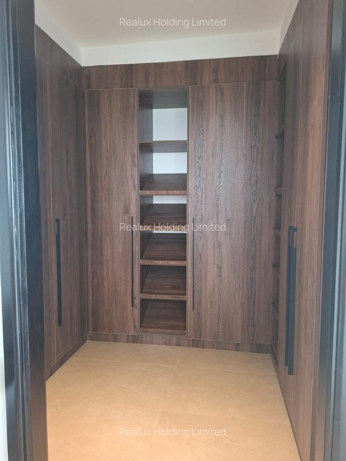 3 Bed Apartment with En Suite in Riverside - 3