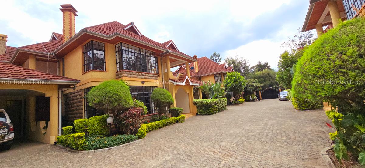 5 Bed Townhouse with En Suite at Lavington Road - 1