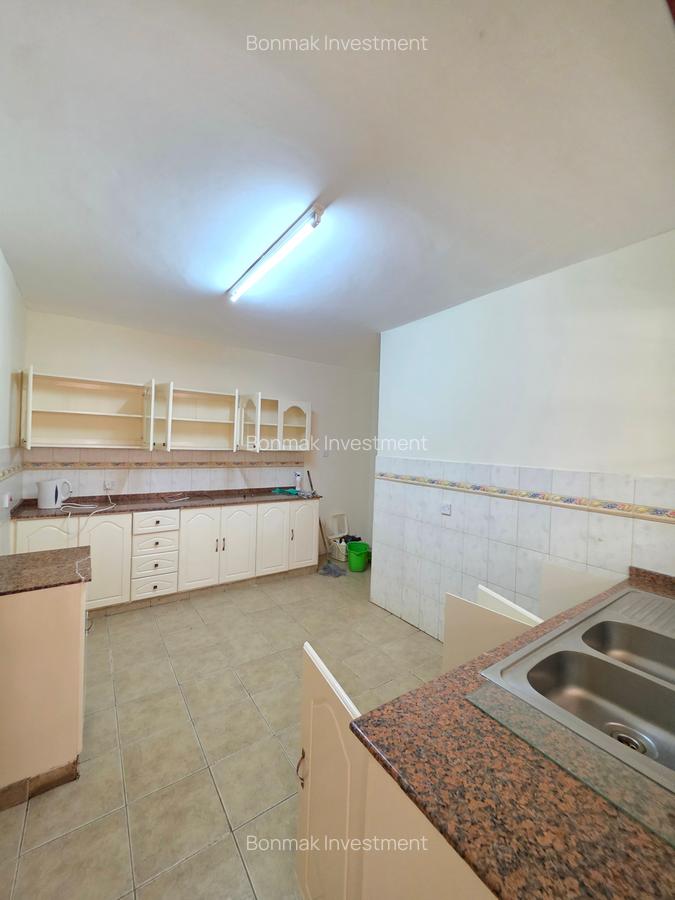 3 Bed Apartment with En Suite at Riverside Drive - 12