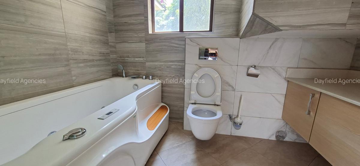 5 Bed House with En Suite in Lavington - 12