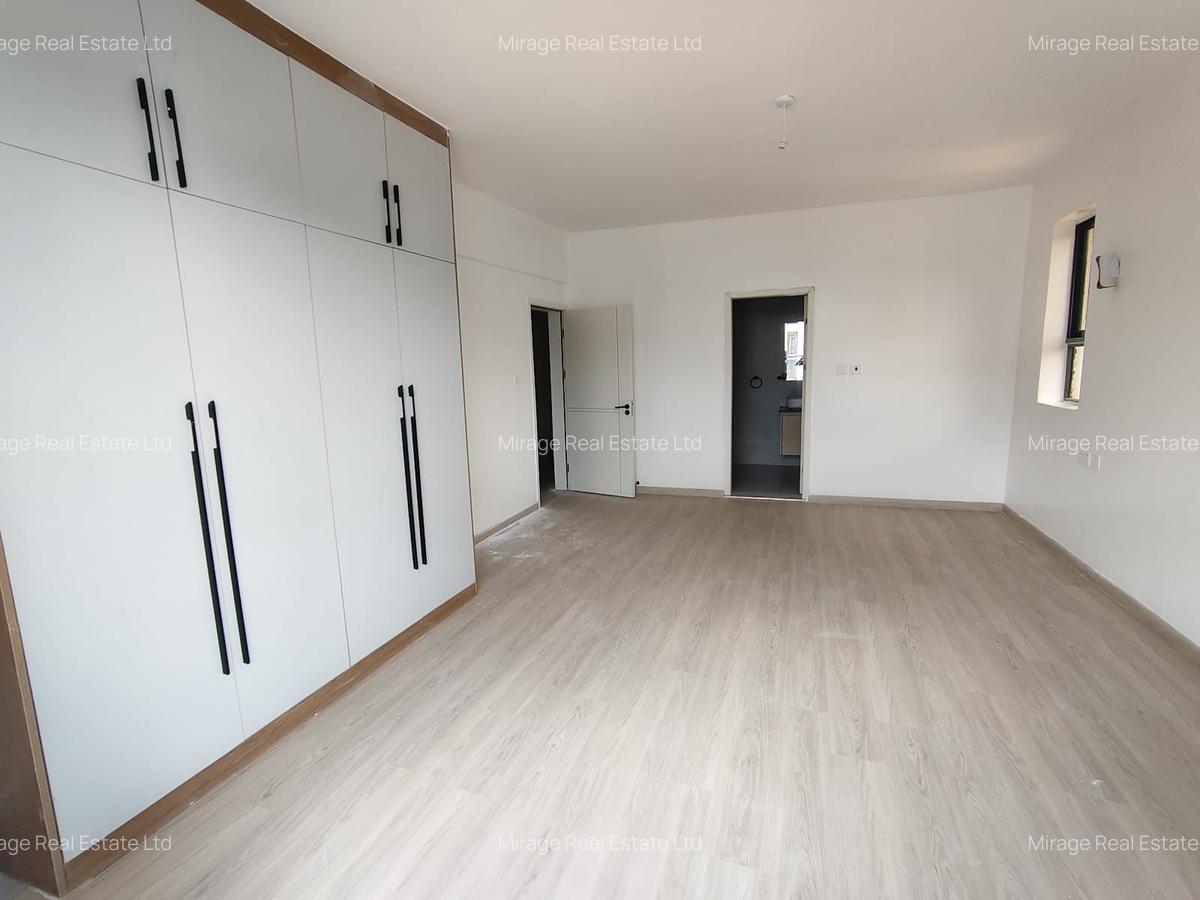 5 Bed Apartment with Borehole in Parklands - 16