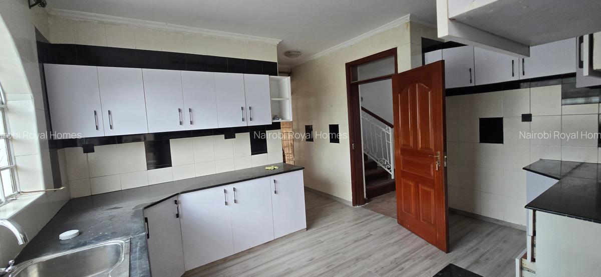 5 Bed Townhouse with En Suite at Off Convent Drive - 11