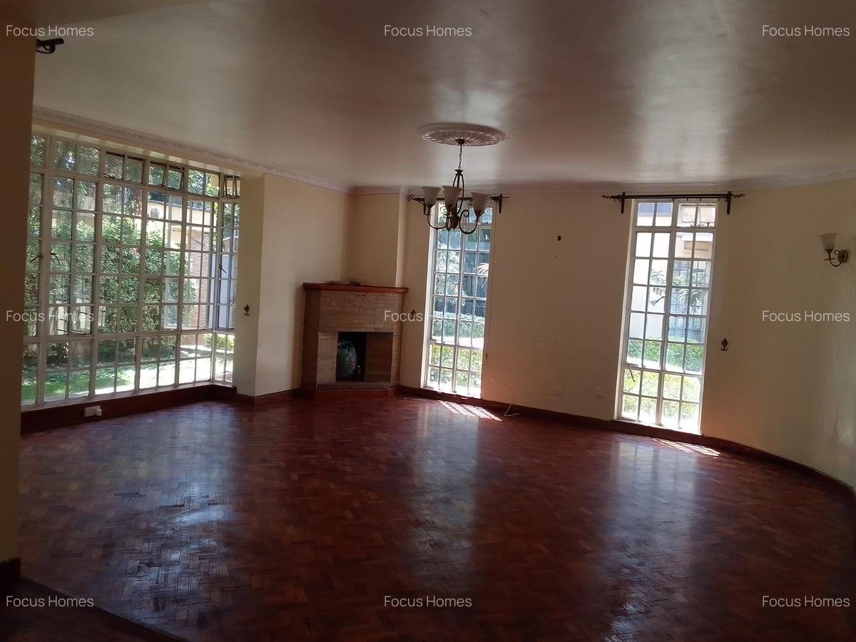 5 Bed Townhouse with En Suite in Lavington - 18