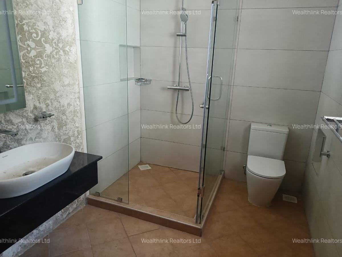 5 Bed Townhouse with En Suite at Lonetree - 19