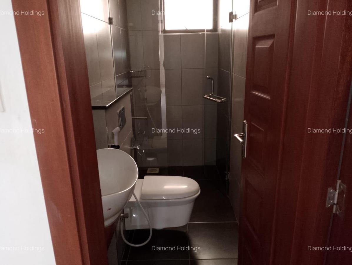 3 Bed Apartment with En Suite at Parklands - 6