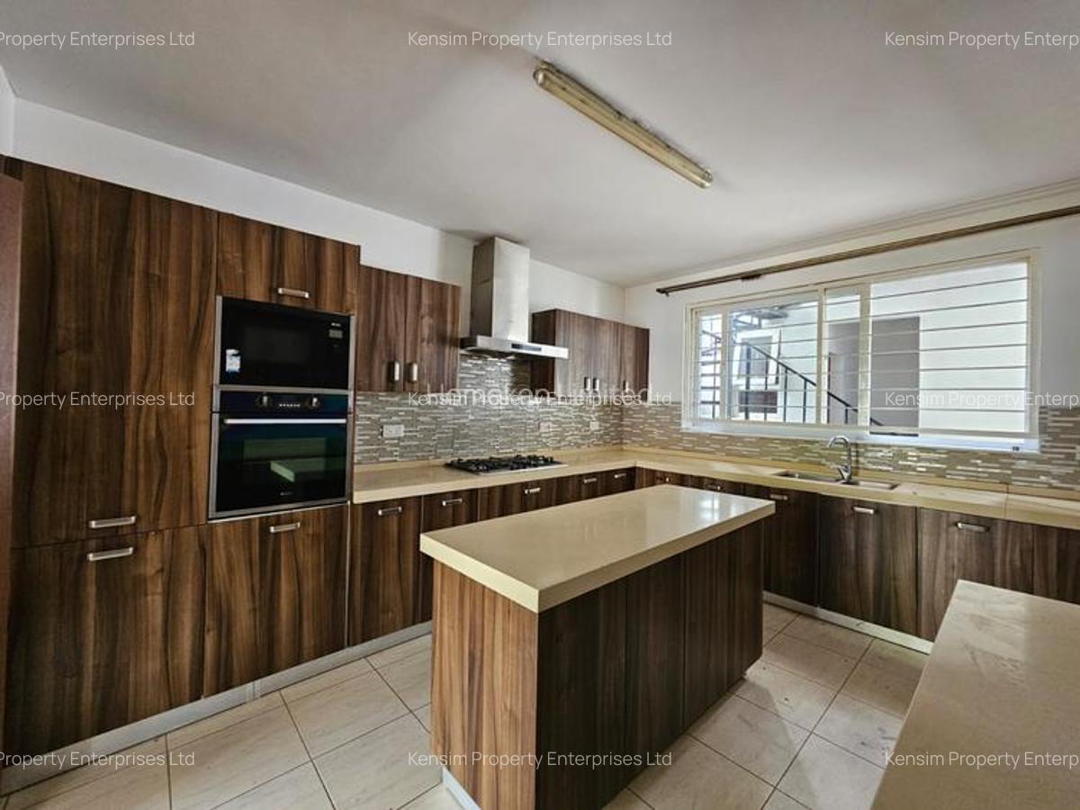 5 Bed Townhouse with En Suite in Lavington - 9