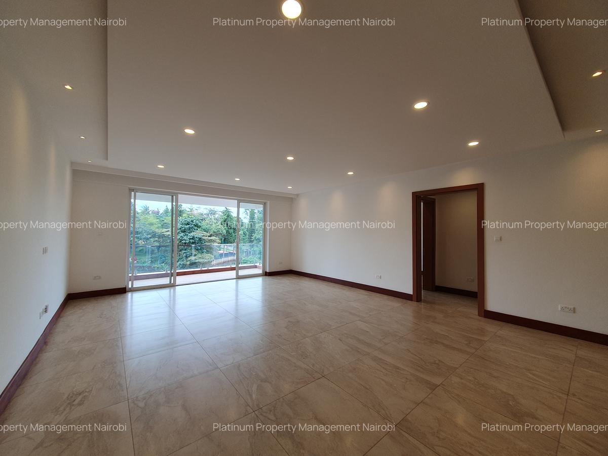 3 Bed Apartment with En Suite at The Colosseum - 1