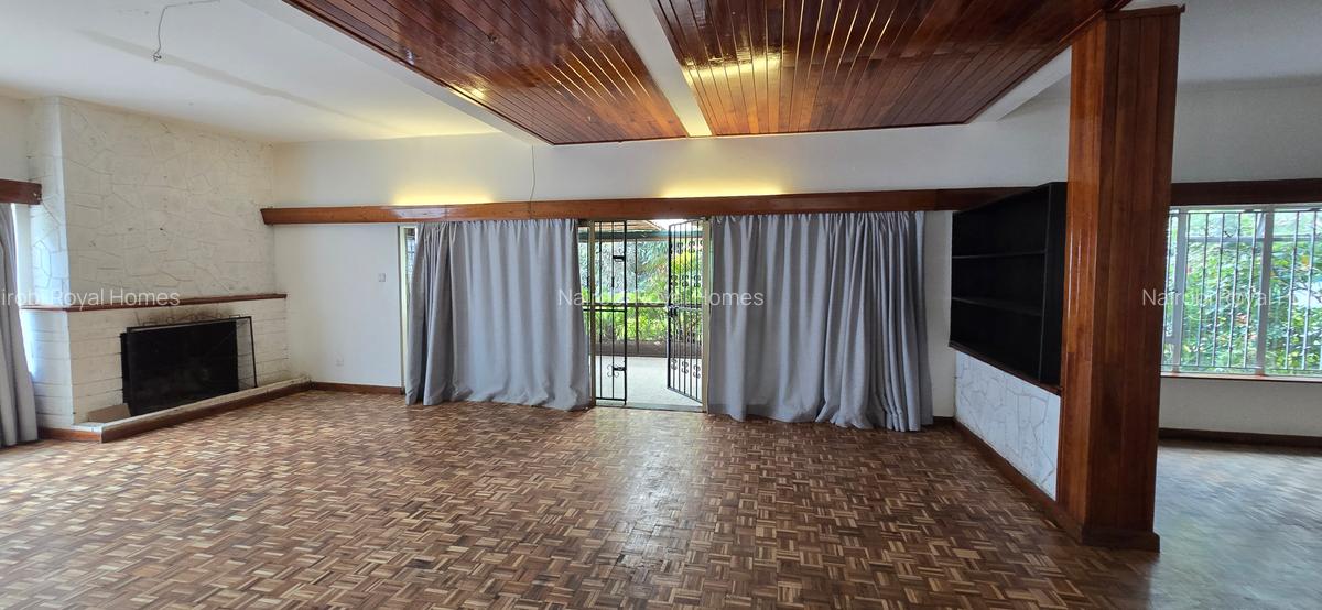 5 Bed House with En Suite at Lavington Road - 8