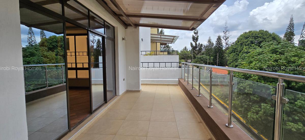 5 Bed Townhouse with En Suite at Lavington Road - 20