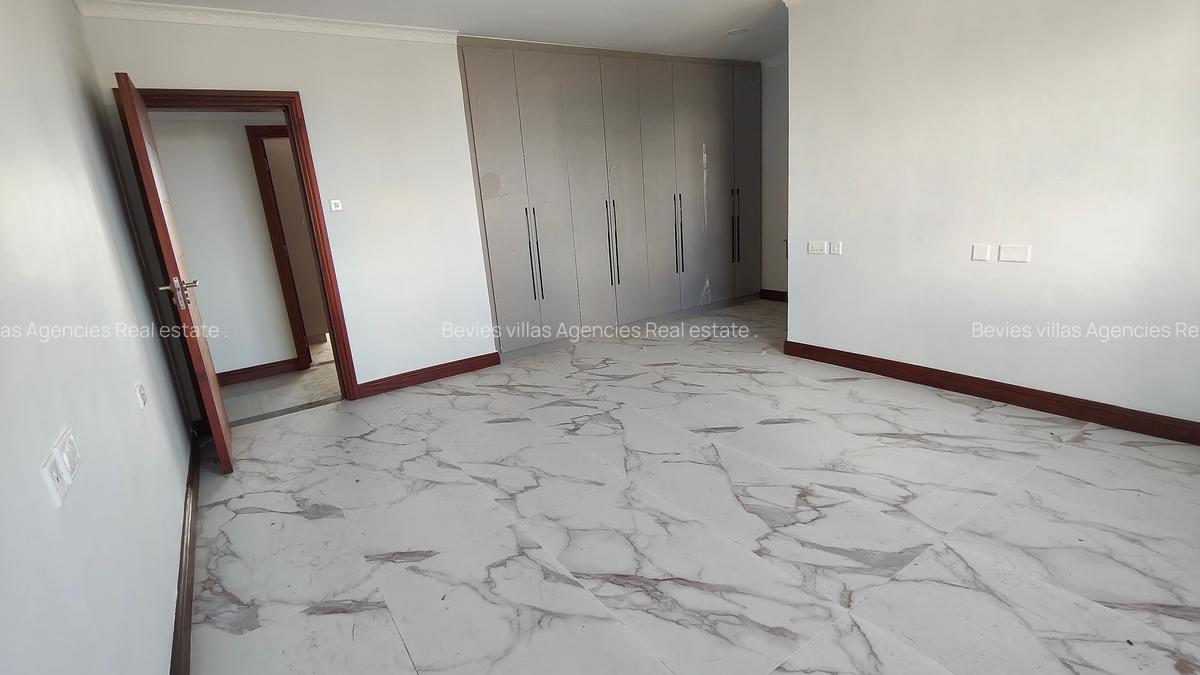 3 Bed Apartment with En Suite at Parklands - 6
